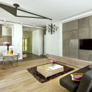 Kolorowe dodatki ożywiają i ocieplają wnętrze