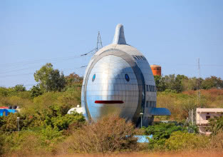 Ryba, but, książki - najdziwniejsze kształty budynków na świecie