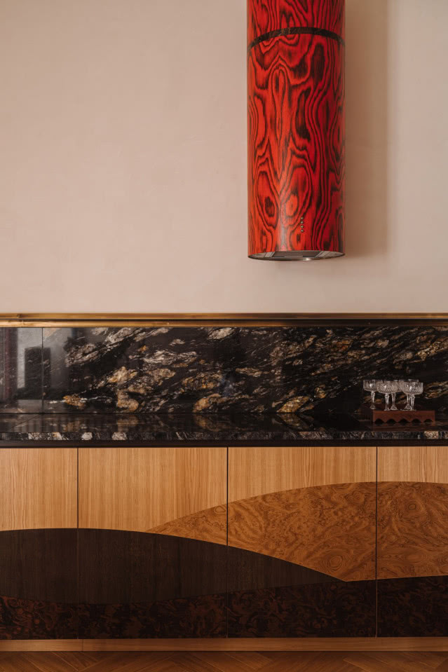 czerwony okap kuchenny