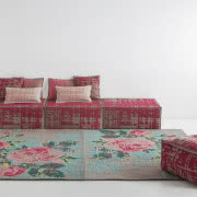 Puf Pinko dostępny w kilku kolorach, obicie ze...