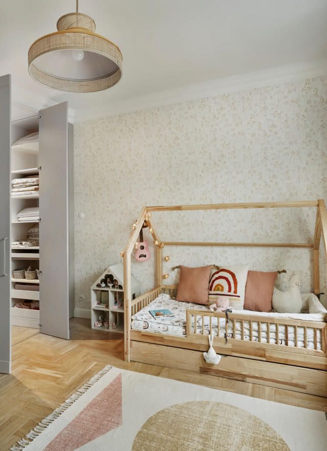 pokój dla dziewczynki z garderobą