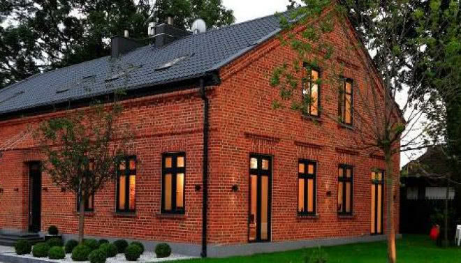 Ten ceglany dom zyskał nowe życie! Nie uwierzysz, jak dziś wygląda!