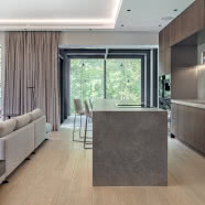 180-metrowy apartament z oszklonym ogrodem zimowym