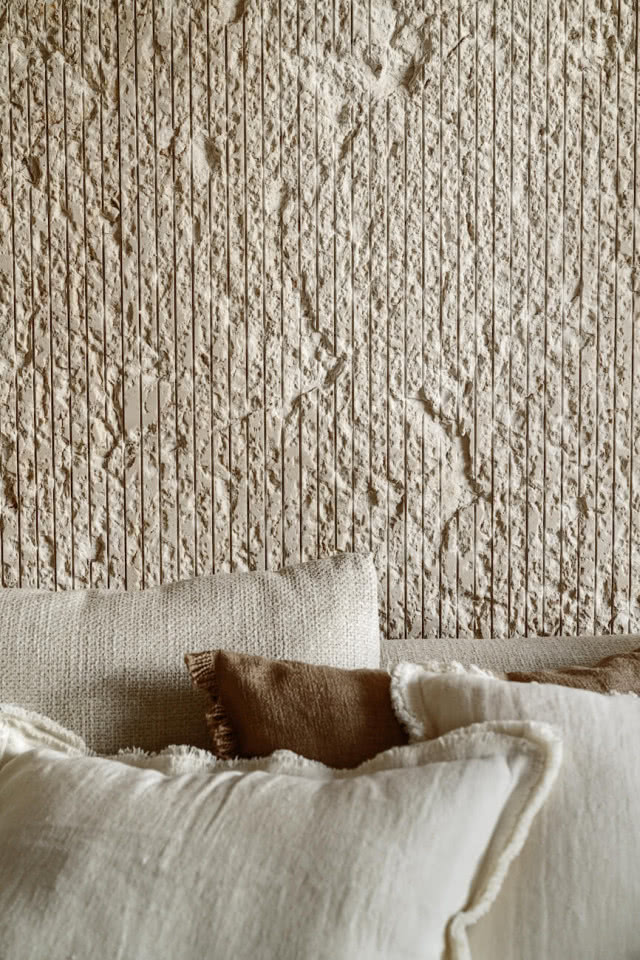 wapienna ściana w salonie