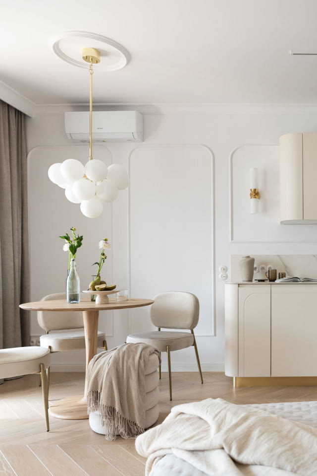 beżowa kuchnia z zaokrąglonymi szafkami