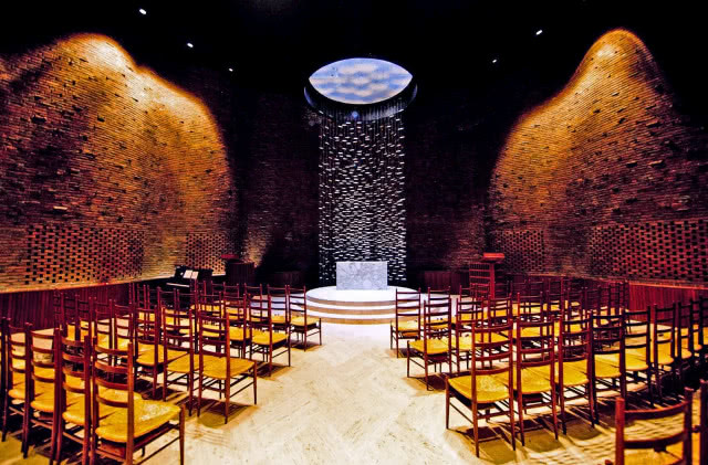 kaplica ze świetlikiem