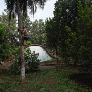 Dom w Kerali przypomina wielki kamień przykryty w części cegłami. To majstersztyk!