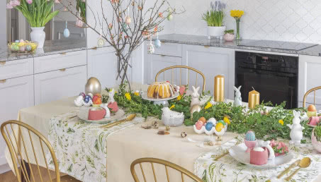 Inspiracje na wielkanocny stół - modne ozdoby 2025! Jak ciekawie nakryć do stołu, żeby zachwycił?