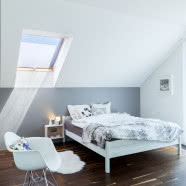 Kolorowe dodatki na neutralnym tle - wnętrze, które się nie znudzi