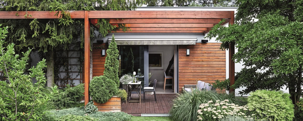 Nowoczesny dom wśród zieleni