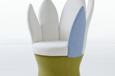 Salonowe fotele o kształtach kwiatów