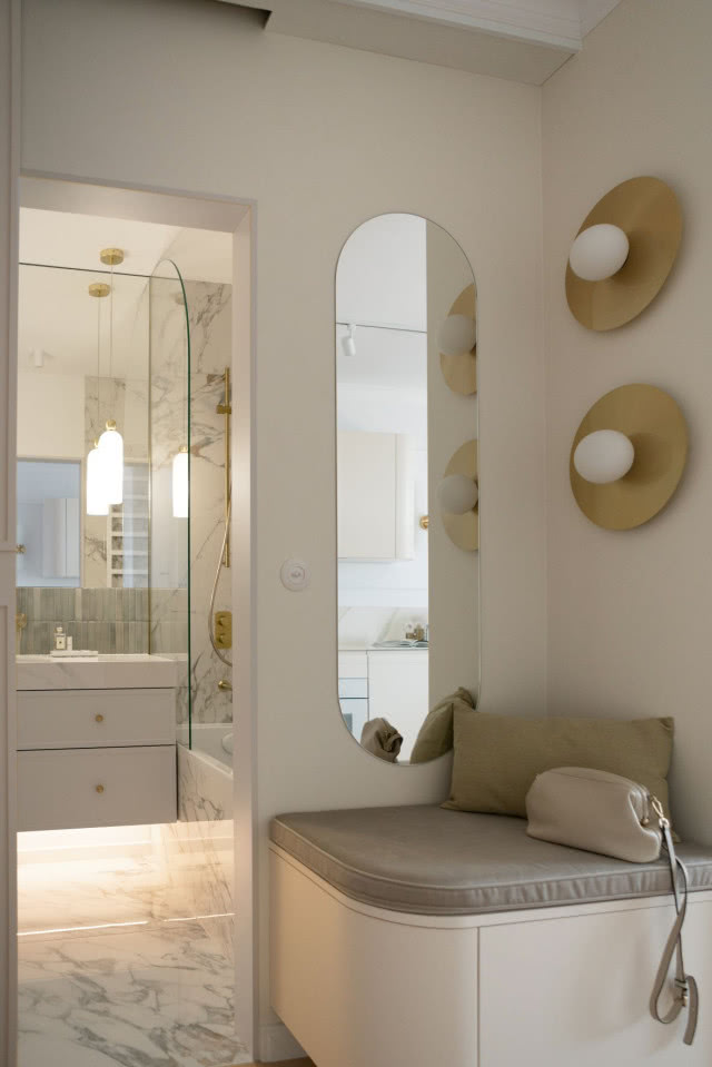 Mały przedpokój w kawalerce