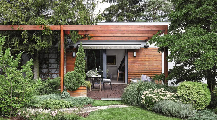 Nowoczesny dom wśród zieleni