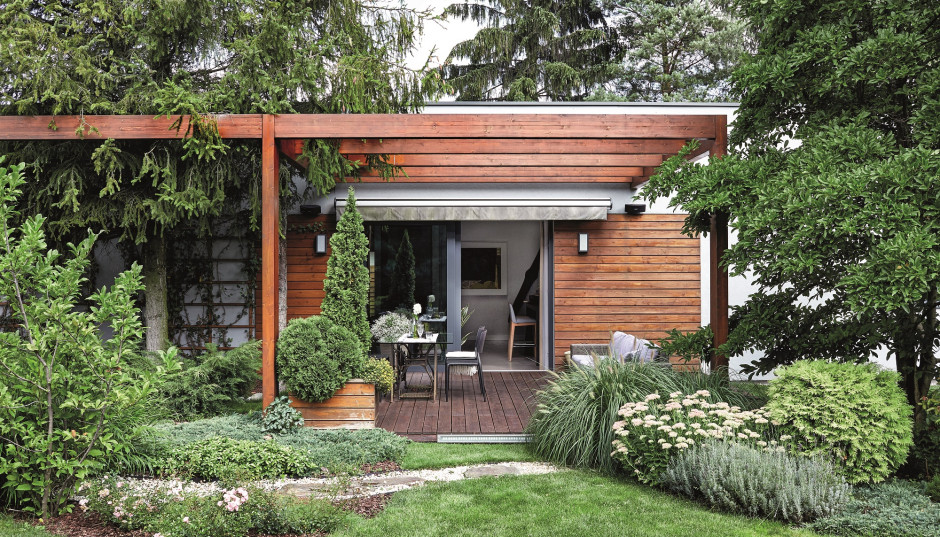 Nowoczesny dom wśród zieleni