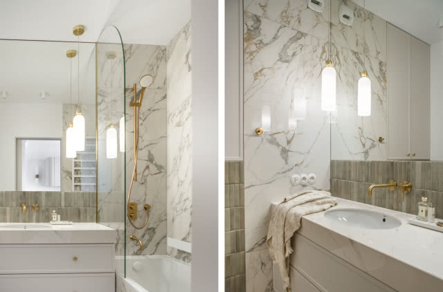 Jasna łazienka z marmurem i złotymi detalami