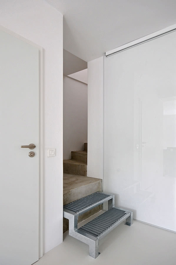 Schody na piętro - dorobione pierwsze dwa...