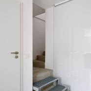 Biel i minimalizm, czyli bliźniak po remoncie