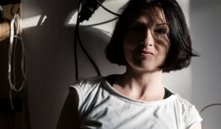 Agnetha Home. Agnieszka Nawara i jej szkiełka na świat