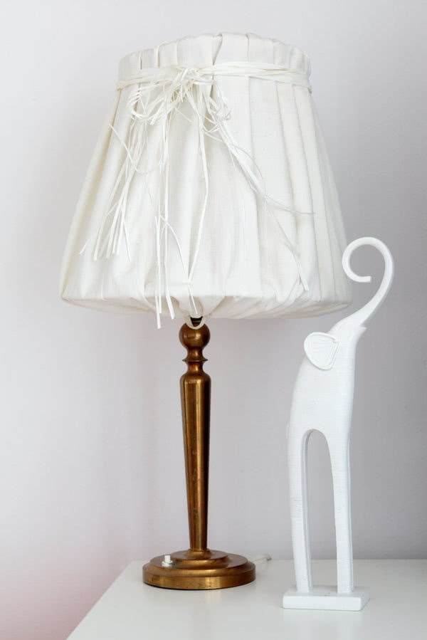 Dekoracja wnętrza - lampka nocna i słonik na...