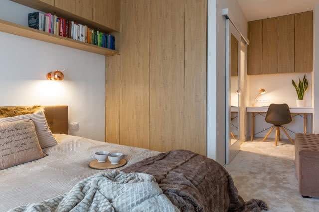 Zabudowa szafy drewniana