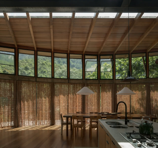 zasłonięte okna zasłona z naturalnych włókien 