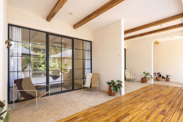 taras na parterze ograniczone ściankami