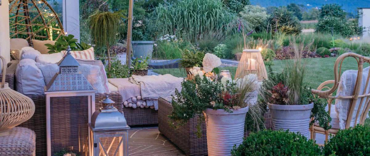 Wiszący fotel za 99 zł? To nie żart! TOP 15 tanich mebli na taras i balkon z sieciówek 