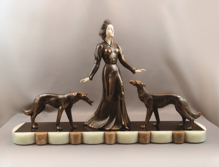 Rzeźba gabinetowa art déco Dama z chartami,...