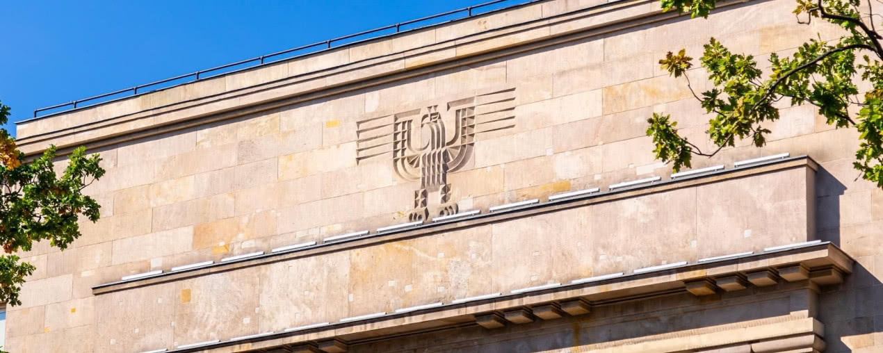 Symbol zamienił się w ornament: orły na fasadach polskich gmachów