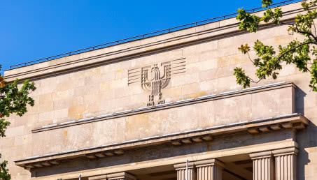 Symbol zamienił się w ornament: orły na fasadach polskich gmachów