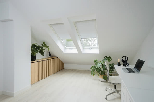 Słońce na poddaszu możemy zasłonić roletami wewnętrznymi. 